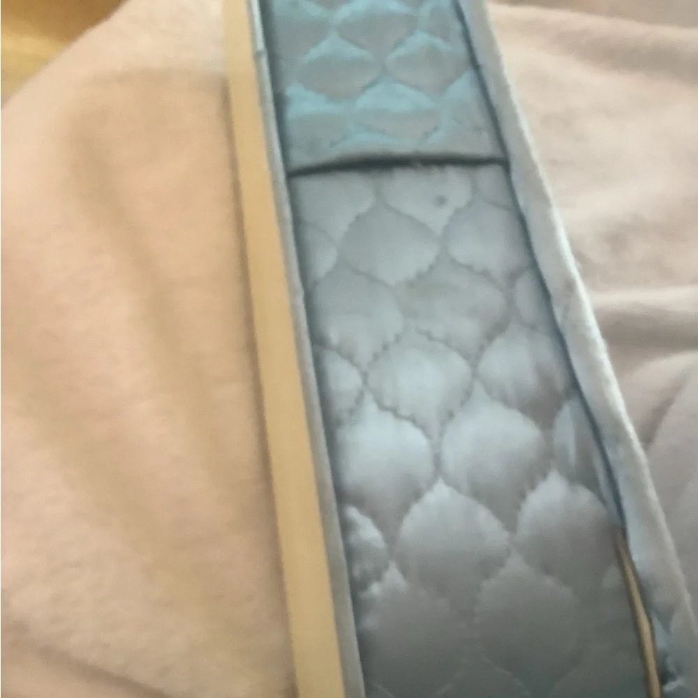 Vintage glove or scarf box..euc..blue. Satiny quilted